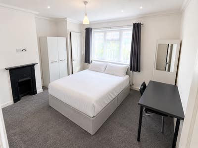 3 Doubles rooms available in Kidbrooke| Couples ok Main Photo