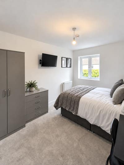 Room with Private Off-Suite | All Bills Included✨ Main Photo