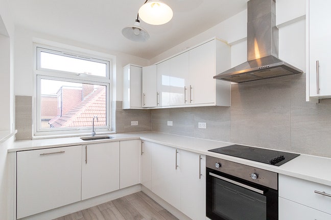 Large 2 Bed Flat Close to Finchley Central Station Main Photo