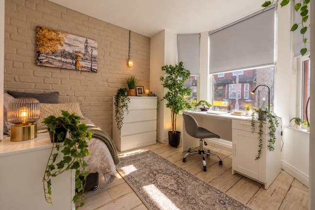 Professional Designer Room - Fallowfield Centre Main Photo