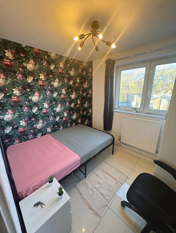Semi-Double Room Near Shoreditch/Bethnal Green Main Photo