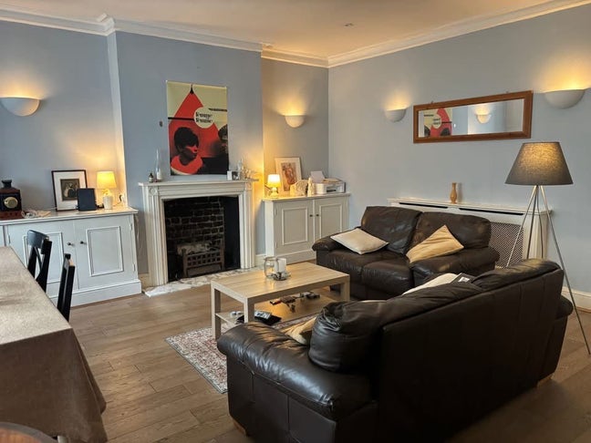 Double Bedroom SW5 with Spacious Living Room Main Photo