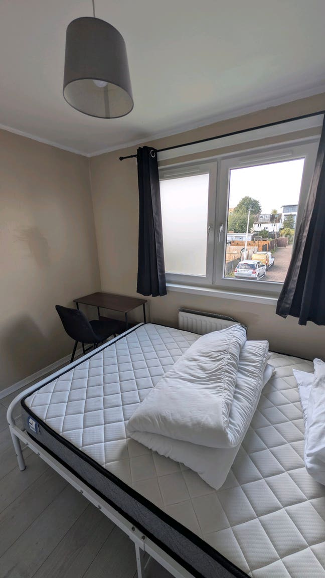 Double room in 3 bedroom house in Niddrie  Main Photo