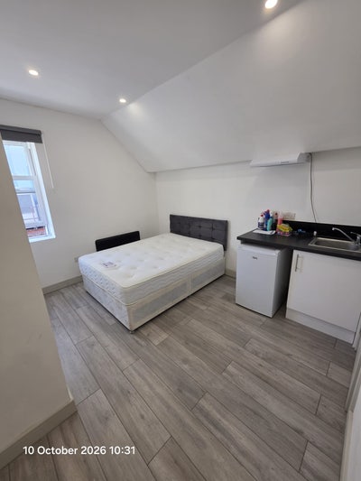 Ensuite apartment High Street Sutton  Main Photo