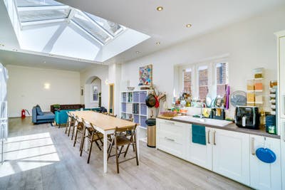 En Suite Room in Beautiful Period Home Main Photo