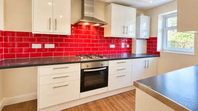 Large Furnished Double Room in New Cross – Zone 2 Main Photo