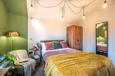 Spacious Double Ensuite - Town Centre Main Photo