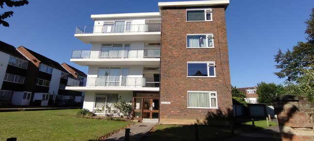 Spacious Double Room (17 sqm) near East Croydon  Main Photo