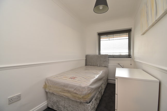 Single Room Available Near Town Centre & Lister  Main Photo