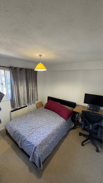 Double Room in Acton W3, Bills Incl, Near Tube Main Photo