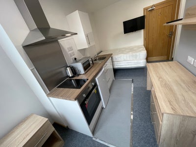 Studio flat- 3 mins to Leicester Uni Main Photo