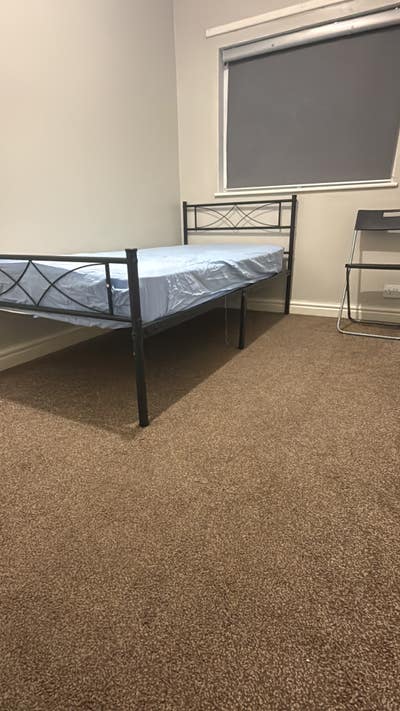 Cozy single room available for rent in B34 Main Photo