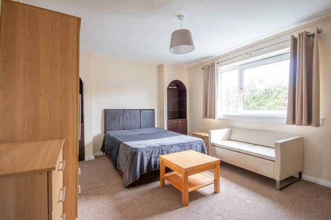 Double rooms in North Edinburgh - available NOW Main Photo