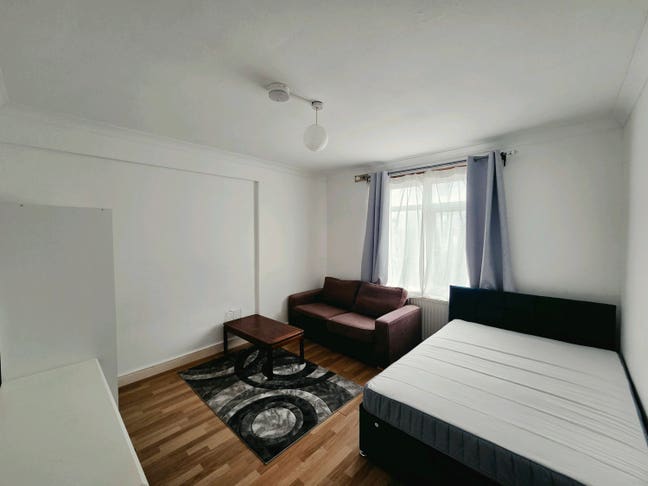 Double Room Available Main Photo