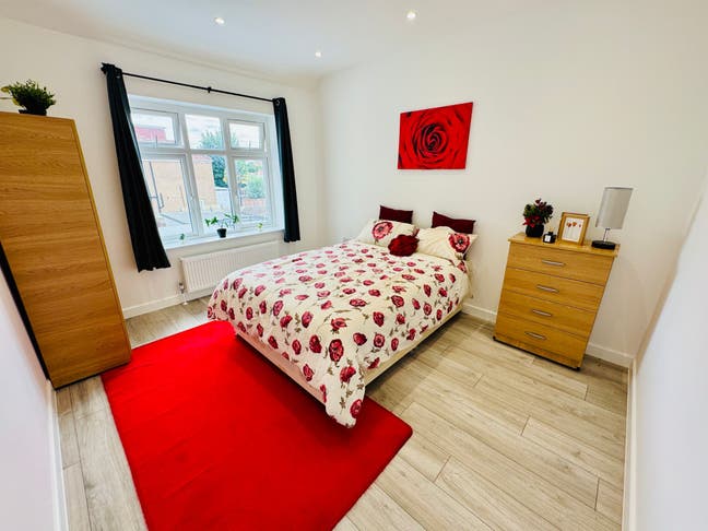 🏠 Double Room (Single use) in Perivale – Zone 4 Main Photo