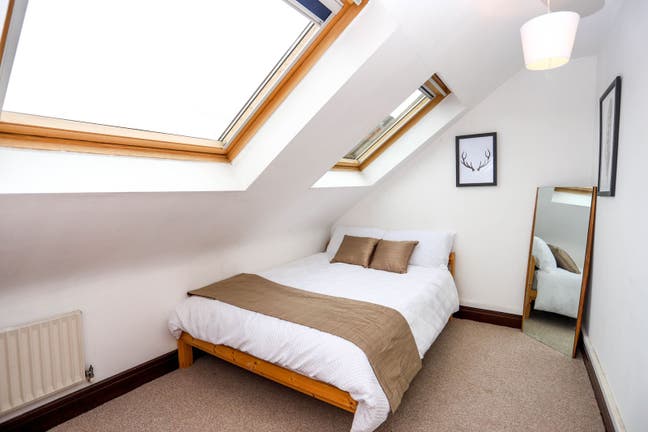 Ealing Common Double Bedroom Main Photo