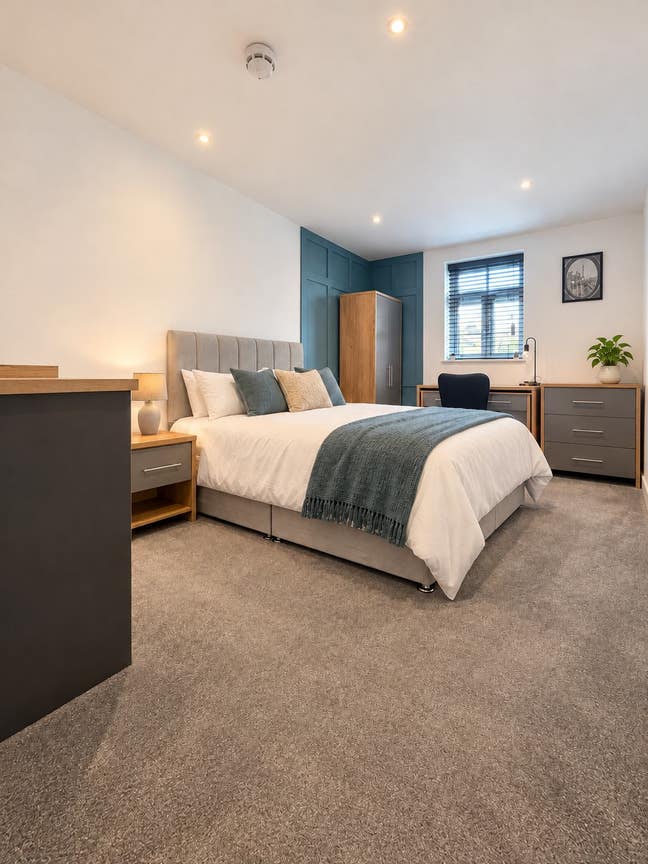 Luxury En-Suite Room with Coffee Station & Fridge✨ Main Photo