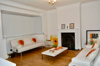 2 beautiful double bedrooms in spacious bungalow Main Photo