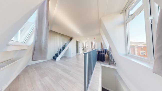 Studio Flat with a separated mezzanine bedroom  Main Photo