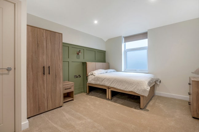 Last En-Suite Room Available Now! Near Hospital Main Photo