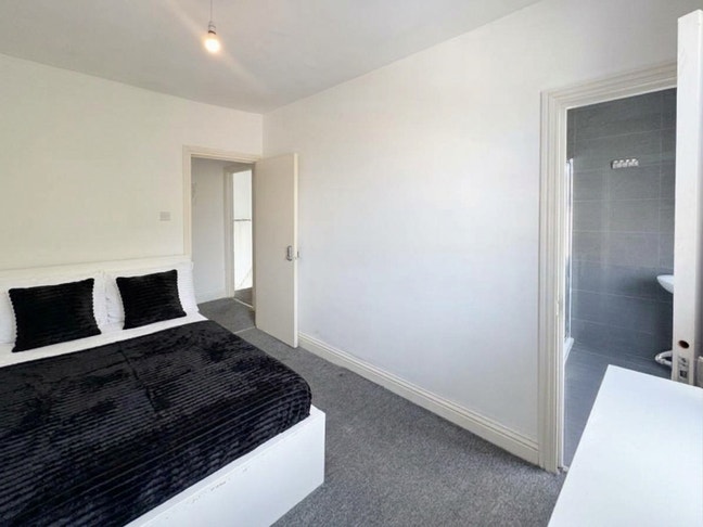 Don't Miss Out - En suite available in Archway  Main Photo