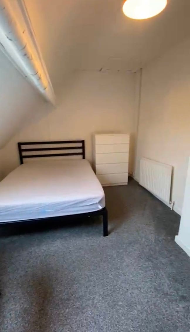 Spacious Room - University of South Wales  Main Photo