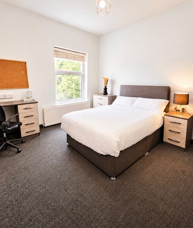 Cosy Room next to Midland Met University Hospital Main Photo
