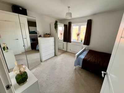 Large Double Bedroom on new build estate, Keyworth Main Photo