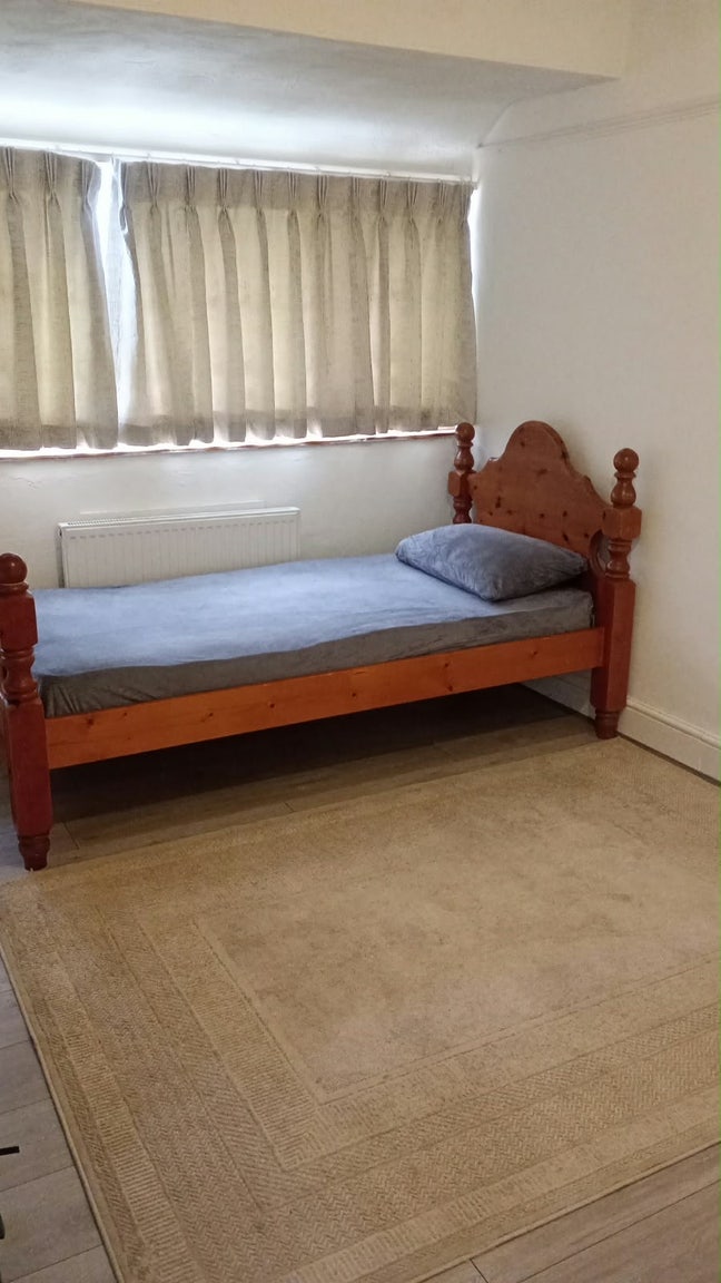 Shared Room Available Main Photo