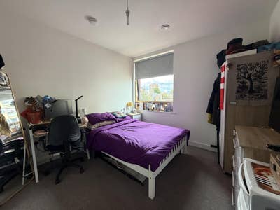Short term let for 1 bed room with own toilet Main Photo