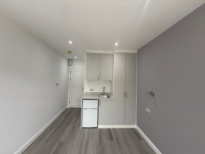 Double - Ensuite Room - &pound;900 - All Bills Main Photo