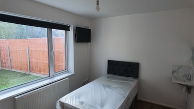 Bills Included Rooms, 13 Min Walk to Herts Uni Main Photo