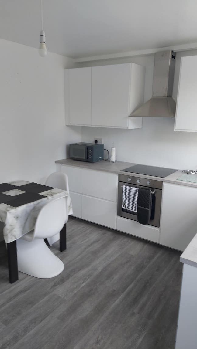 Newly refurbished semidetached house Main Photo