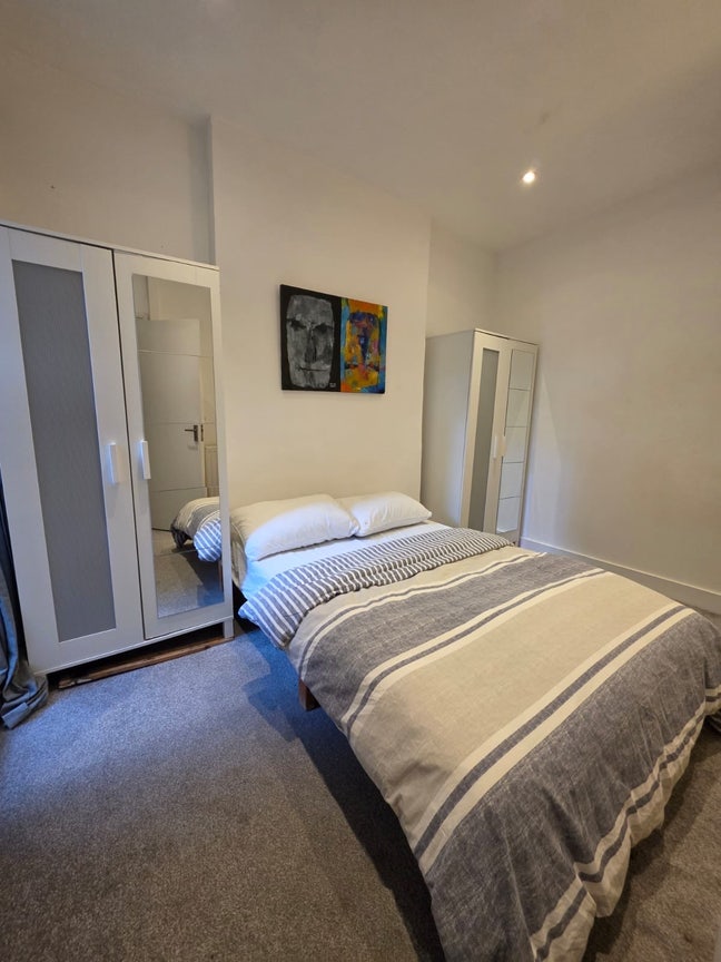 2 Doubled bedroom in Stockwell (short let) Main Photo