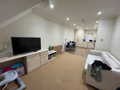 2 Bed Flat to Rent - Staines - &pound;1695 Ex Bills Main Photo