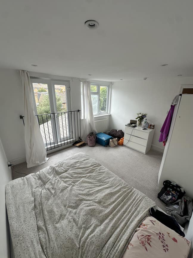 Room Available in a Friendly and Spacious Home Main Photo