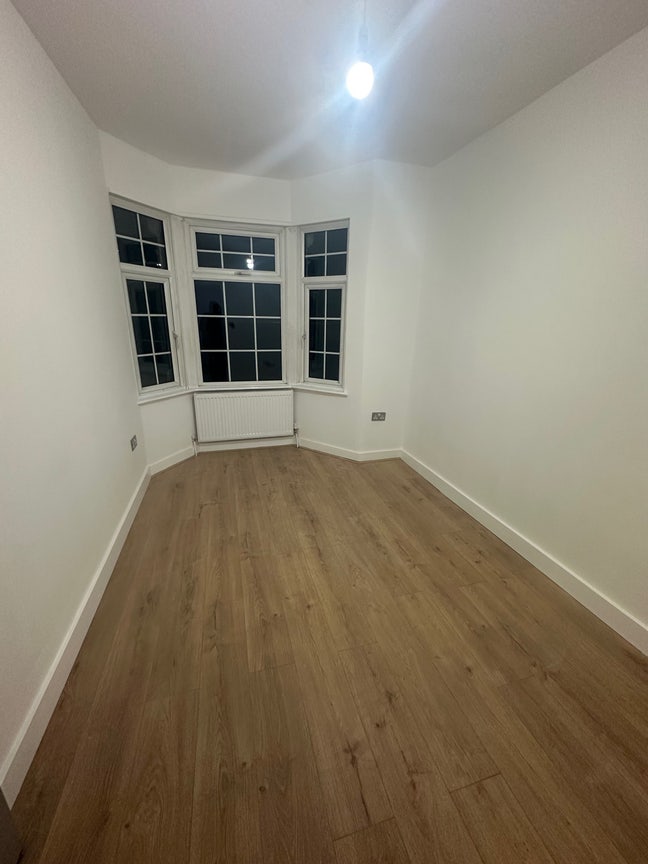 ✨ Stunning Newly Refurbished 2-Bedroom Flat Main Photo