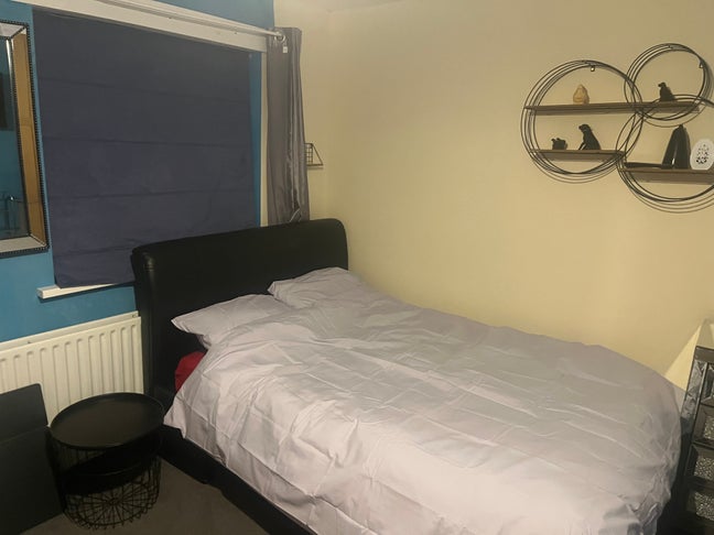 Large furnished room Main Photo