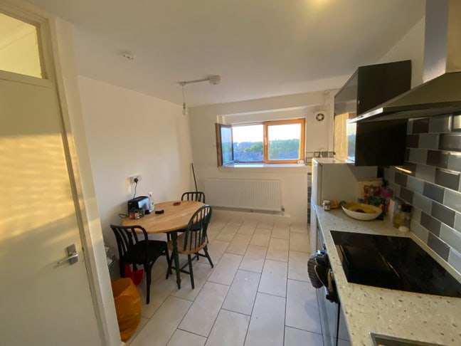 Short Term (max 2 months) - double room  Main Photo