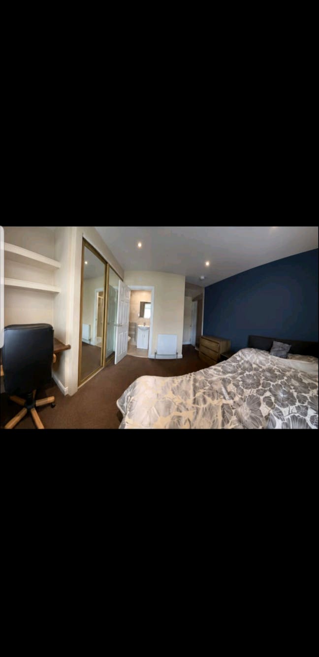 Ensuite Room available, close to the town centre Main Photo