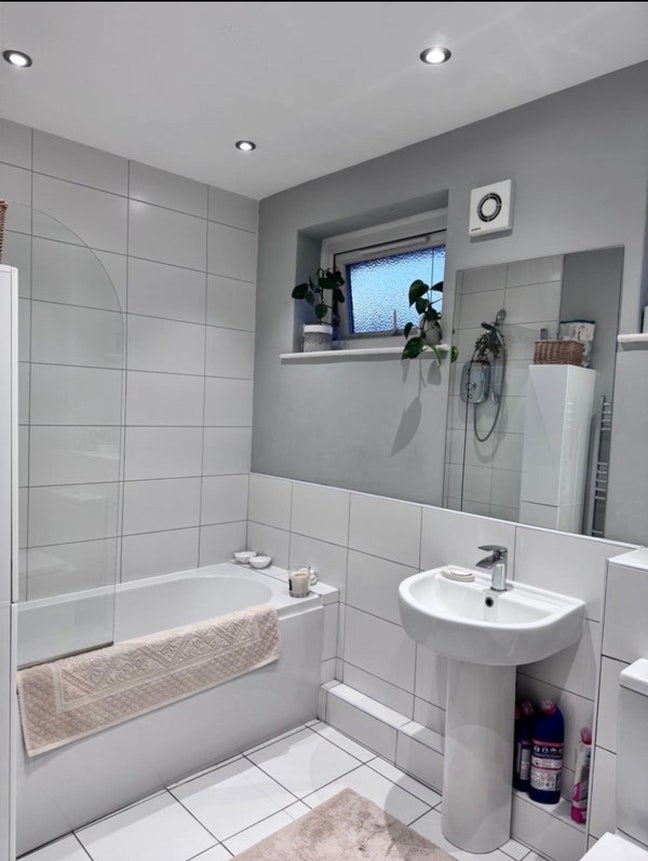 Double bedroom to let Professionals only Main Photo