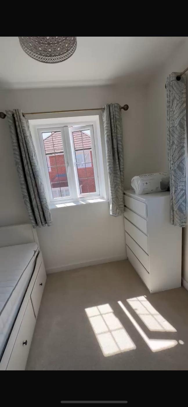 Double room in detached house, female professional Main Photo