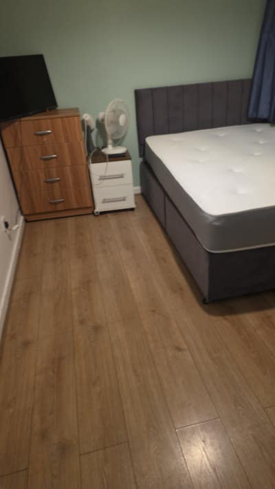 6 beautiful rooms to let in Plumstead Main Photo