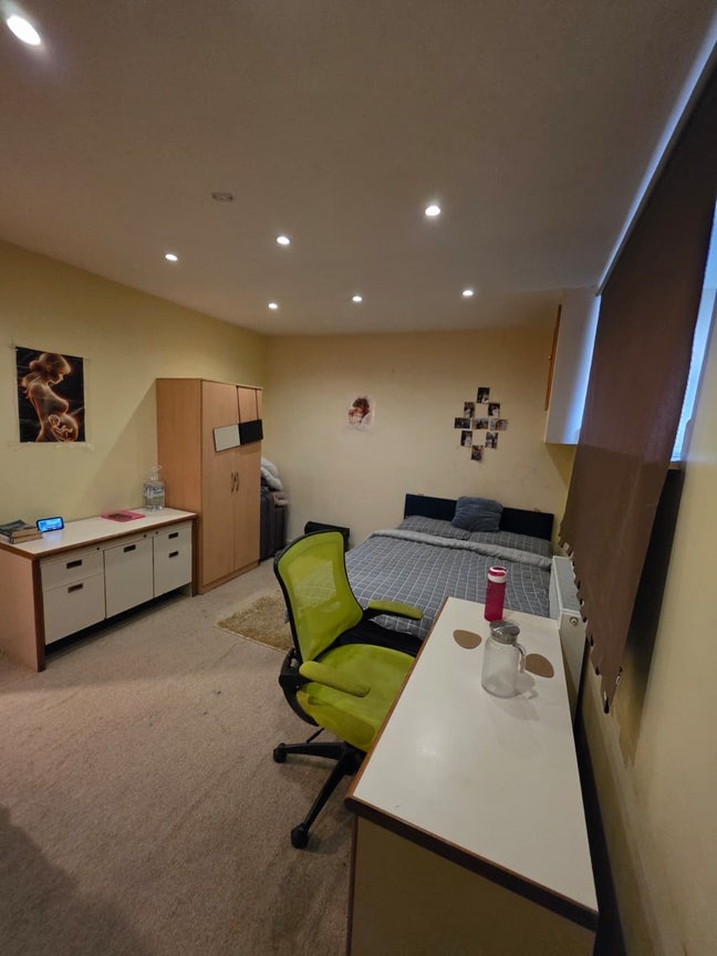 Double furnished room near Watford high-street  Main Photo