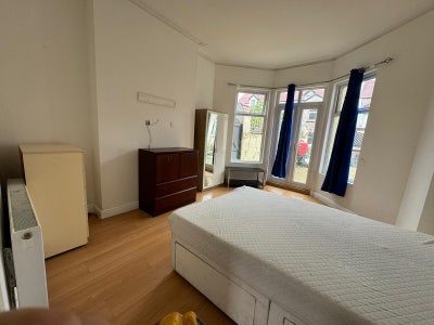 Double room bill included liveout landlord Main Photo
