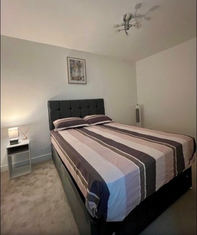 Furnished Double Bed Room | LU2 | Bills Included Main Photo