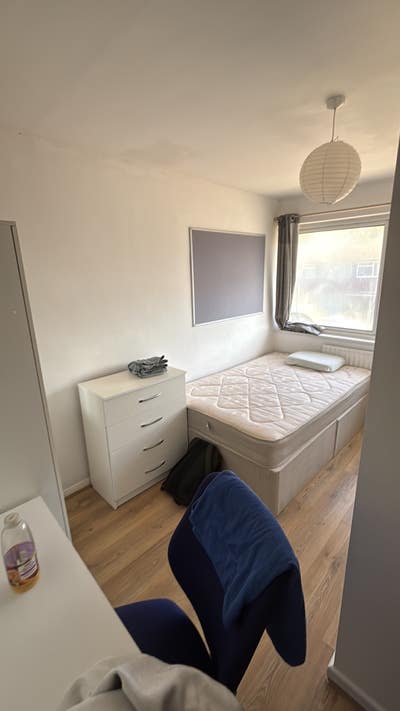 Student Double Bedroom Available - GU2 7Nj Main Photo