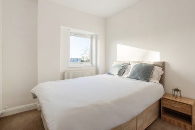 Spacious Double Bedroom In Lovely Home!  Main Photo