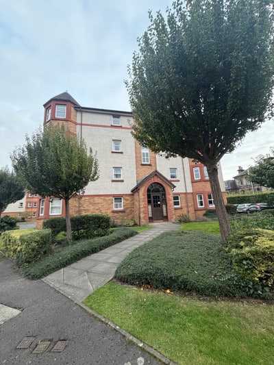 Spacious Double Room in a Peaceful  Neighbourhood Main Photo