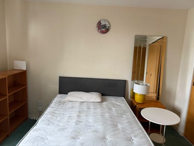 Double Bedroom available  Main Photo